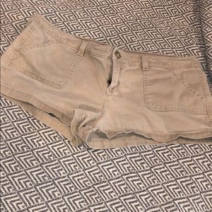 Kaki shorts